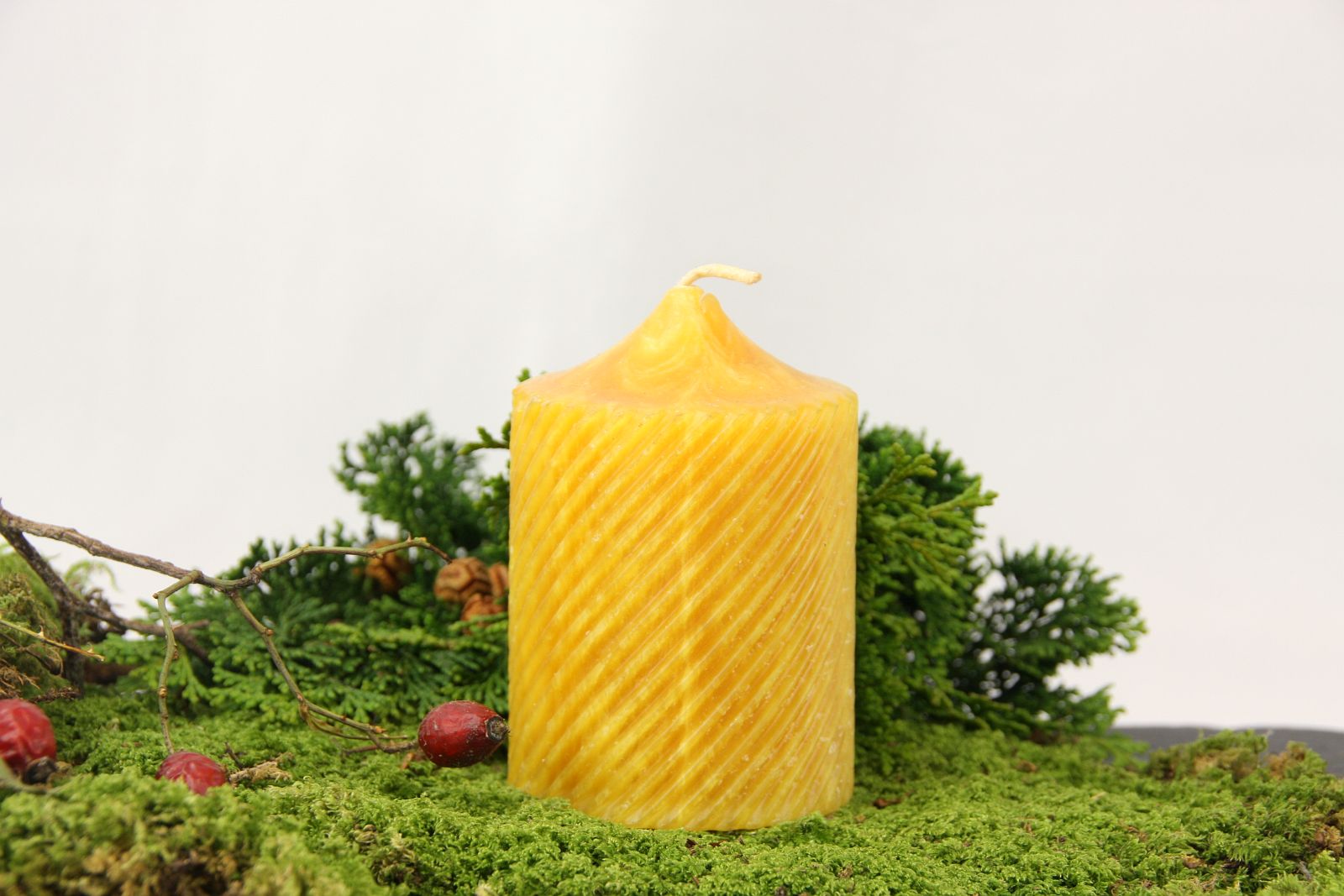 Stumpen Ø 6,5cm geriffelt, Bienenwachskerze